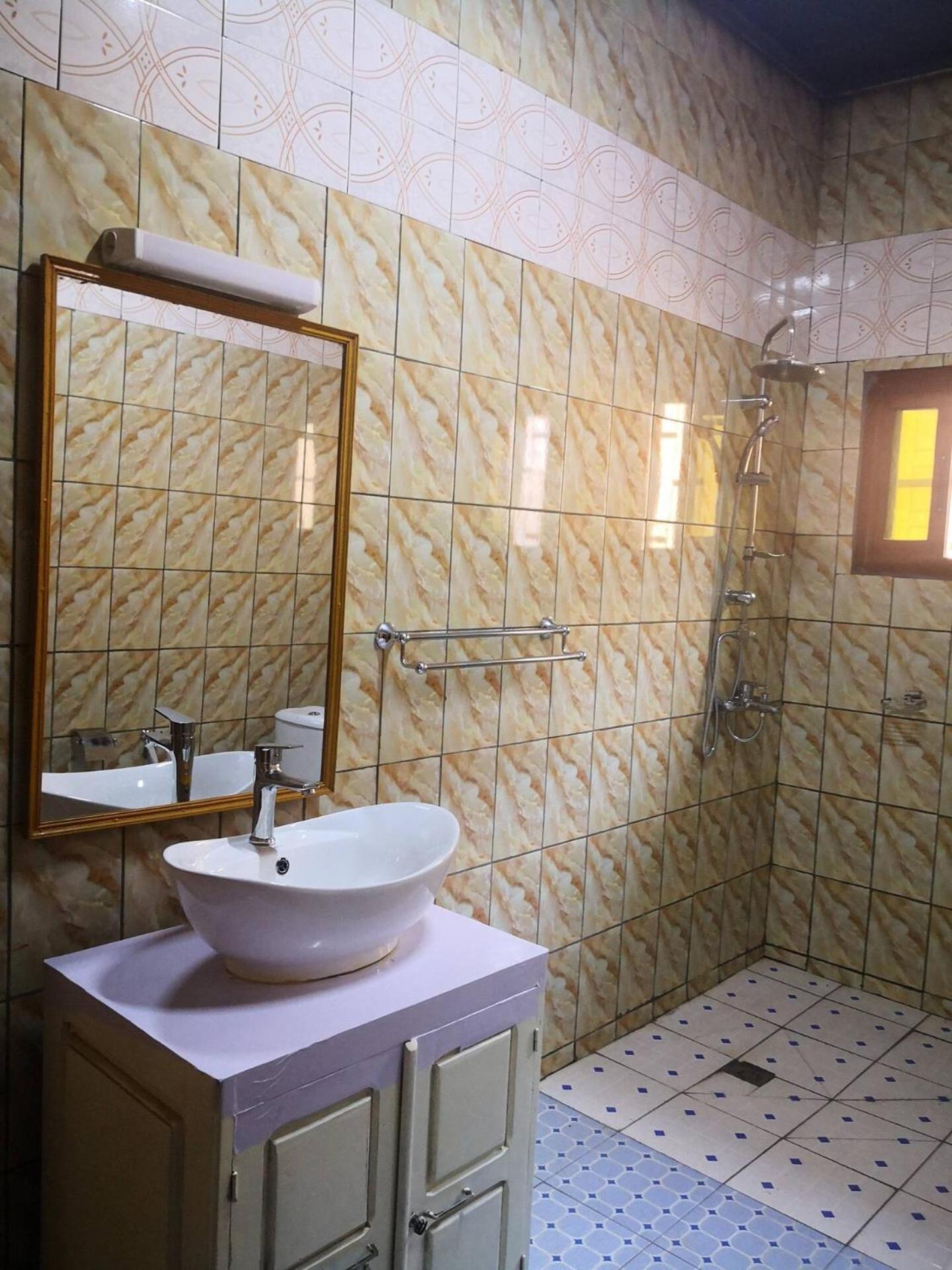 Tout confort avec jardin entrée Bastos Yaoundé Extérieur photo